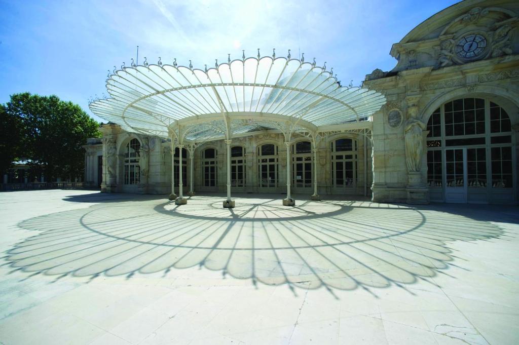 Hotel Des Thermes Les Domes Vichy Esterno foto