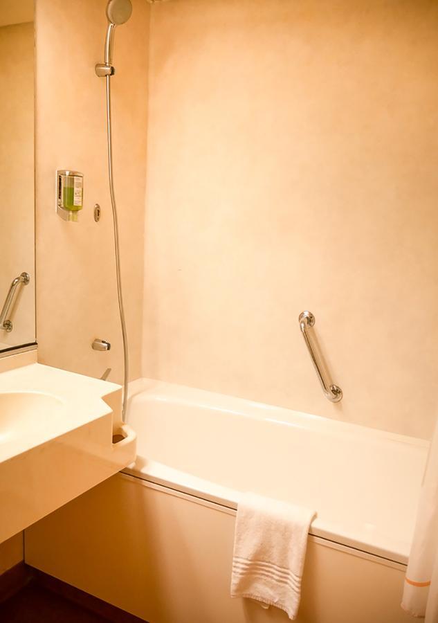 Hotel Des Thermes Les Domes Vichy Esterno foto