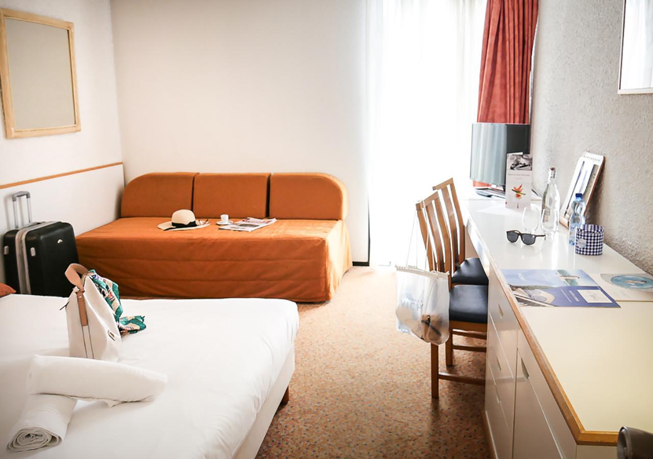 Hotel Des Thermes Les Domes Vichy Esterno foto